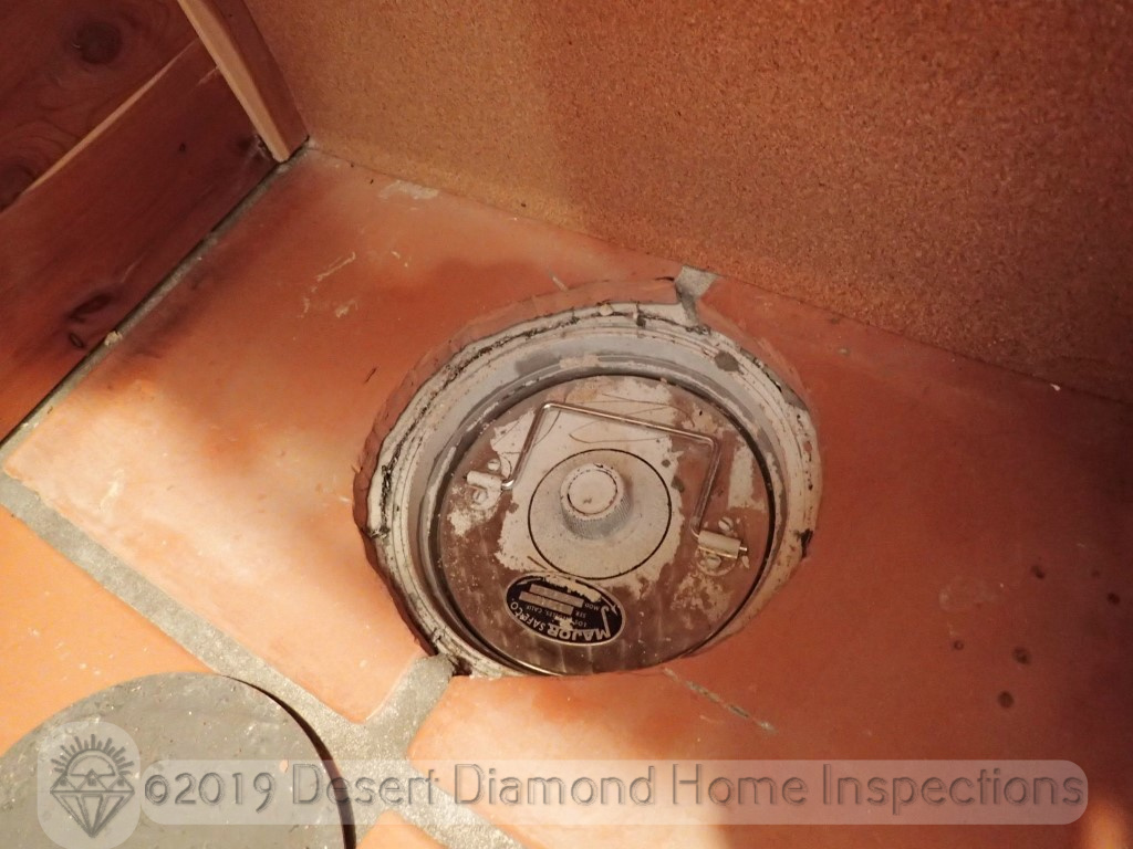 We find many floor safes in old houses.